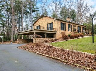 213 Heathcote Rd, Hendersonville, NC 28791