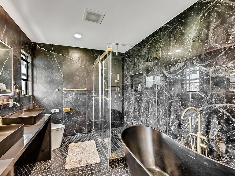 1080 River Dr — Photo 44