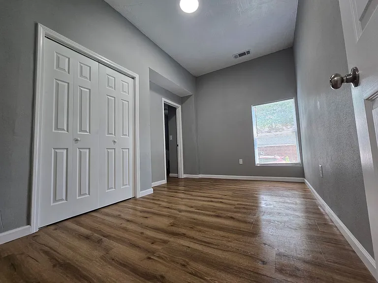 1636 N Sherman Ave — Photo 11