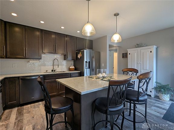 3rd image of 1977 Willoughby Ave