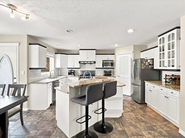 1312 116th St NW, Edmonton, AB T6J 7B3