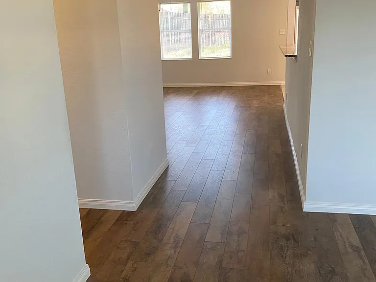 2112 W Grove Ln — Photo 15
