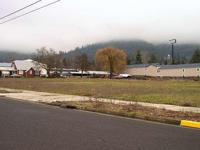 2nd image of 1829 NW Washington Blvd