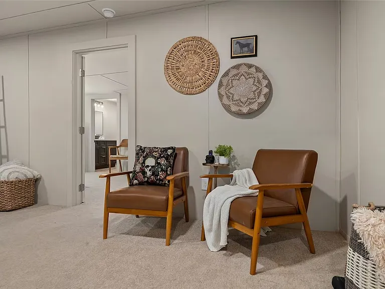 207 N Preston Ave — Photo 3