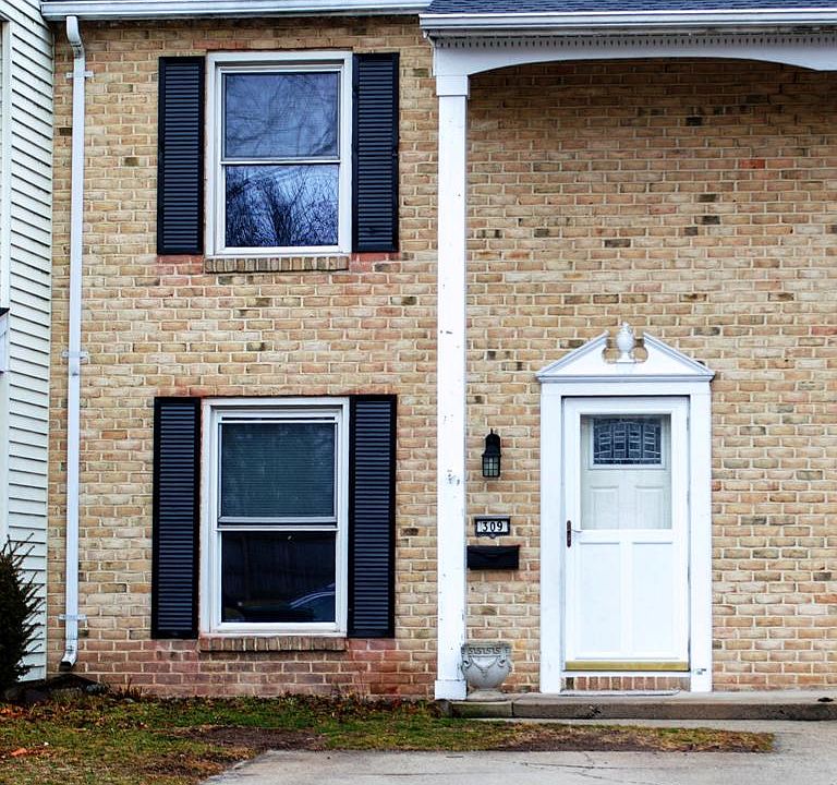 1st image of 309 Village Dr