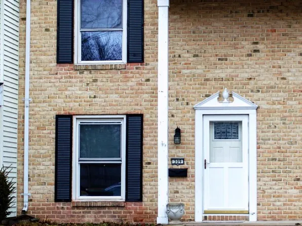 309 Village Dr, Gettysburg, PA 17325