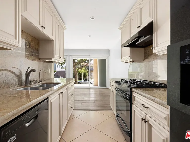 423 S Rexford Dr #106 — Photo 3