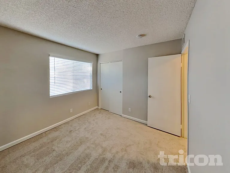 3143 Regal Oak Dr — Photo 12