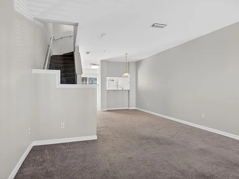 340 E Ashley St — Photo 4