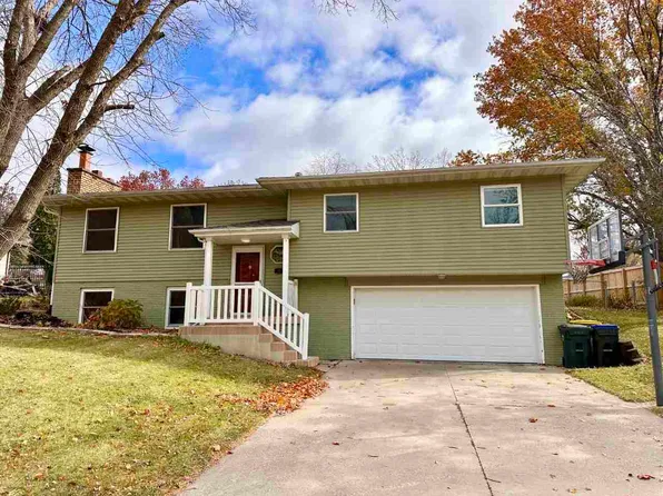 24 N Mount Vernon Dr, Iowa City, IA 52245