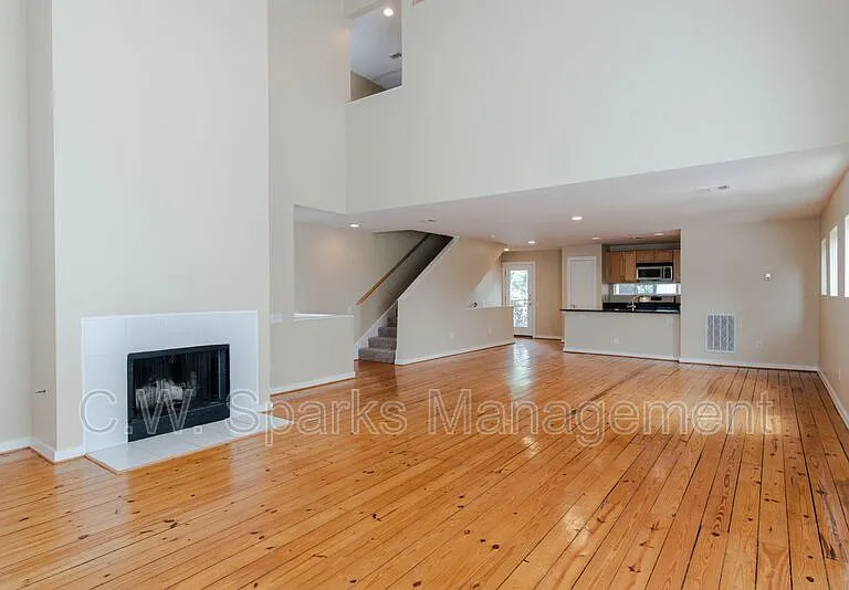 2724 Shelby Ave — Photo 4