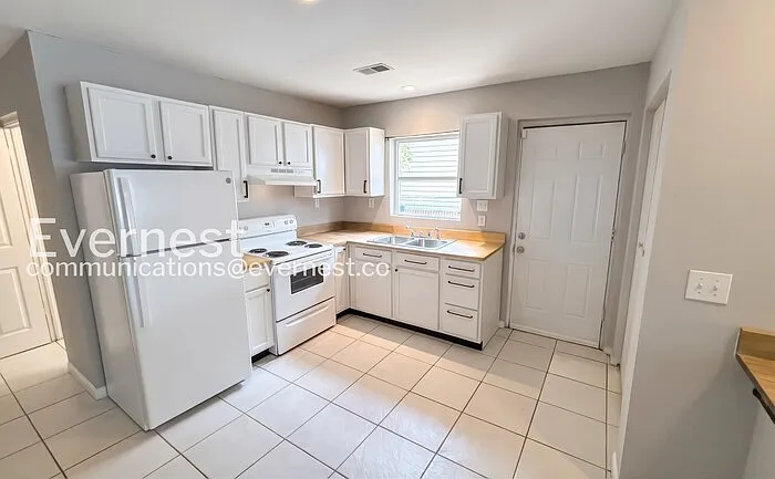 1 bed, 1.0 bath, 840 sqft, $895 — Photo 3