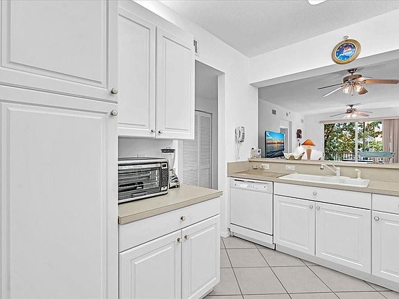 4th image of 7715 Yardley Drive #306