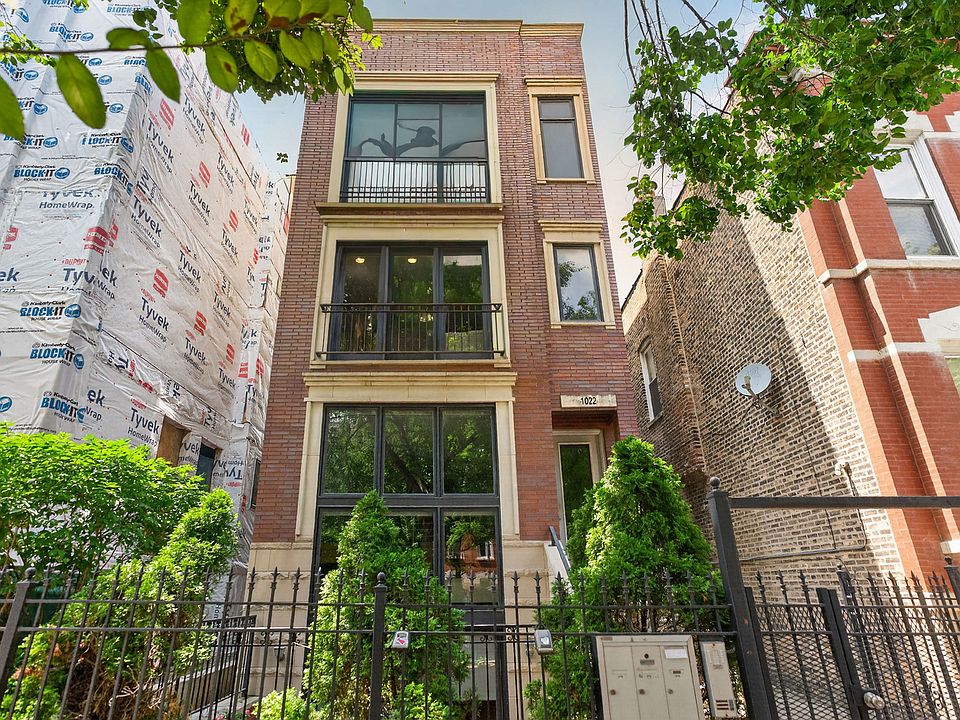 1st image of 1022 N Wood St #2
