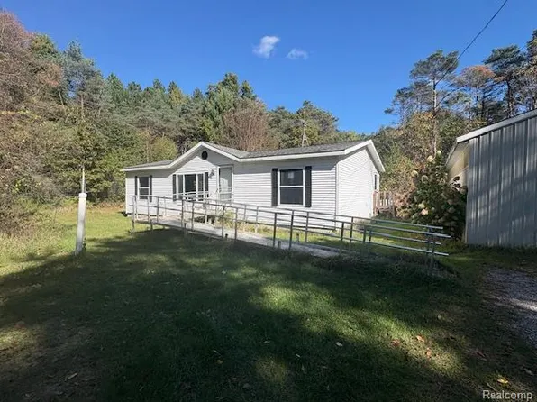 7844 S Beech Ave, Howard City, MI 49329