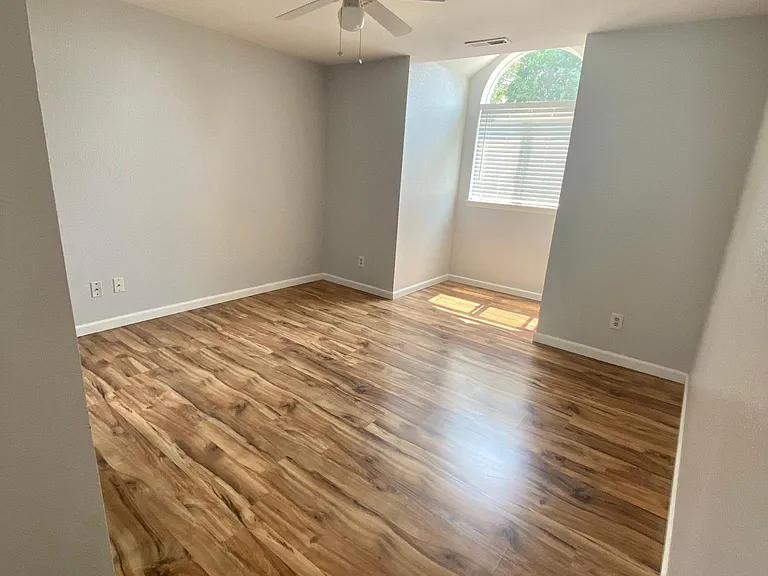 Primary Bedroom w/ Full Bathroom/Ensuite
