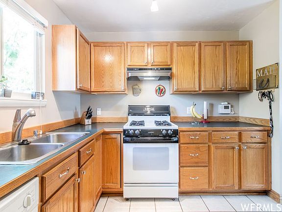 4th image of 5070 W Verdugo Dr