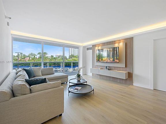 3rd image of 20505 E Country Club Dr APT 231