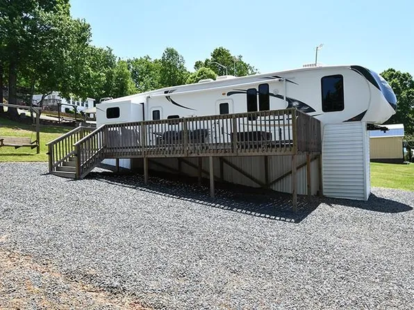 106 Trestle Cir, New London, NC 28127