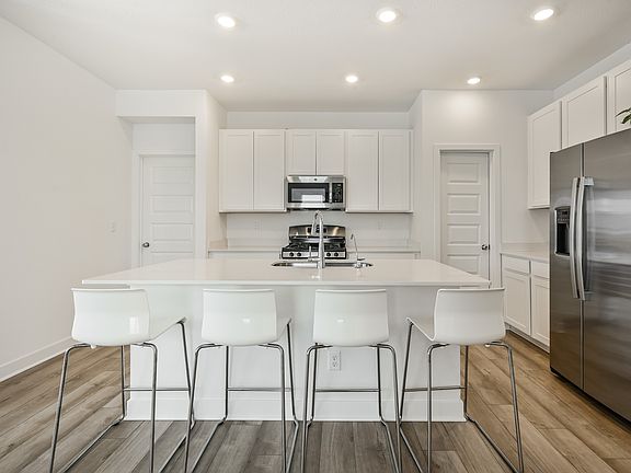 3rd image of 6875 Orchard Run Cir