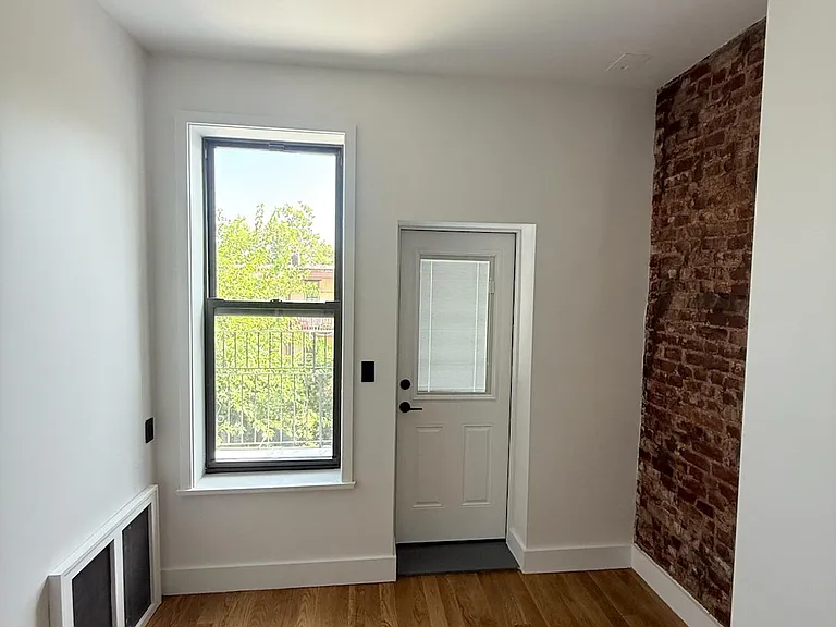 60-82 Catalpa Ave #2B — Photo 14