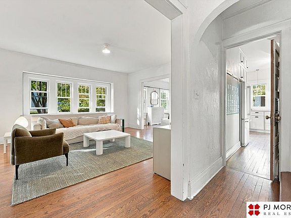 3rd image of 418 N 38th Ave