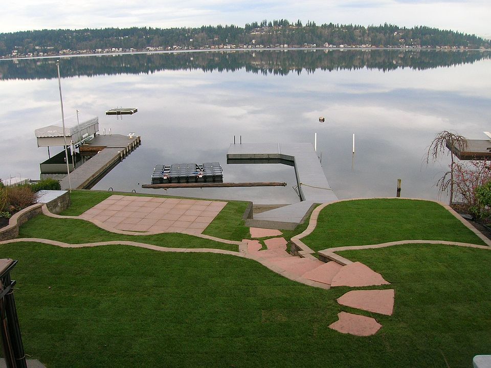1st image of 141 E Lake Sammamish Ln NE