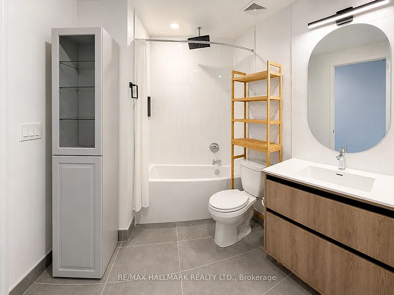 7950 Bathurst St #2208 — Photo 4