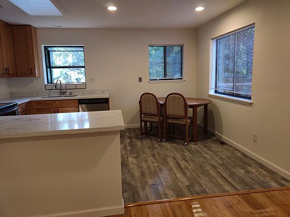 4th image of 128 Ramona Dr #B