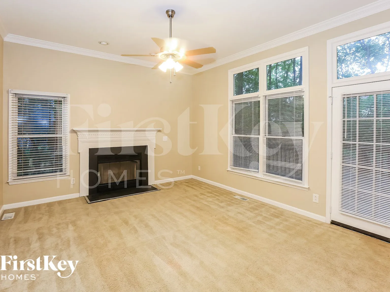 4 bed, 2.5 bath, 2366 sqft, $2,645 — Photo 4