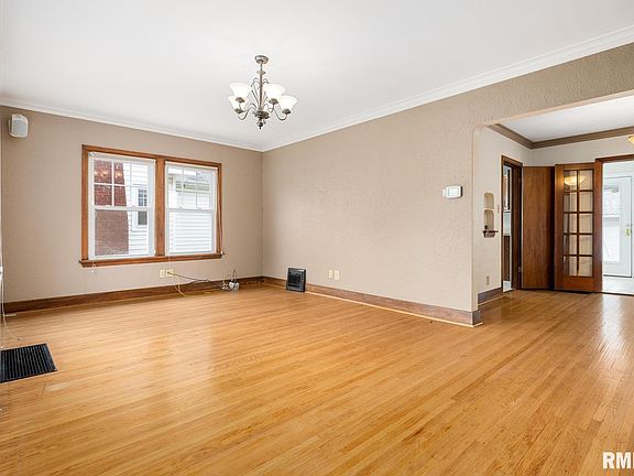 3rd image of 2410 W Ayres Ave
