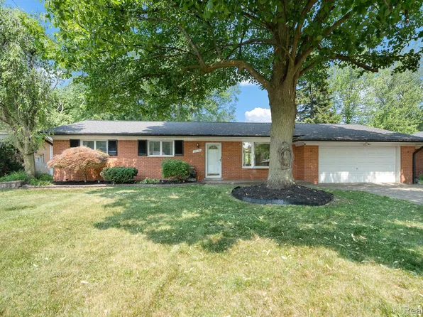 35175 Beaconhill St, Harrison Township, MI 48045