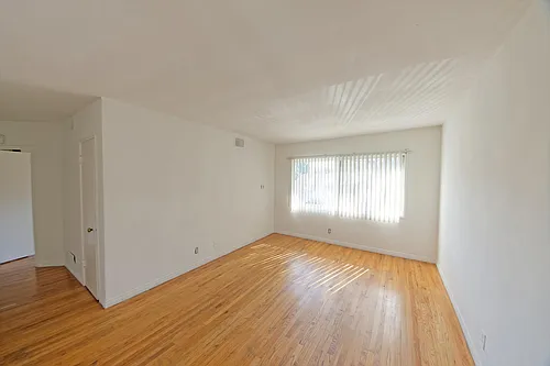 600 Kelton Ave Photo 1