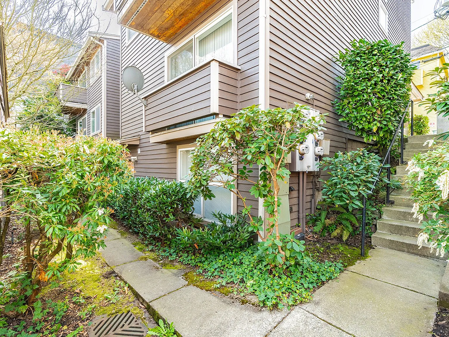 East Vista — Photo 4