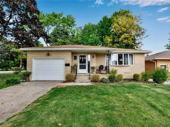 4 Brian Ln, West Seneca, NY 14224