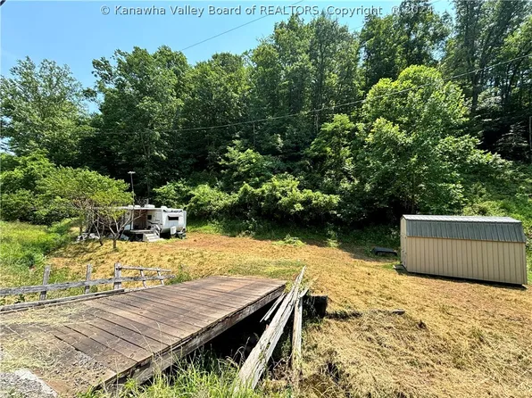 2590 Eighteen Mile Creek Rd, Buffalo, WV 25033