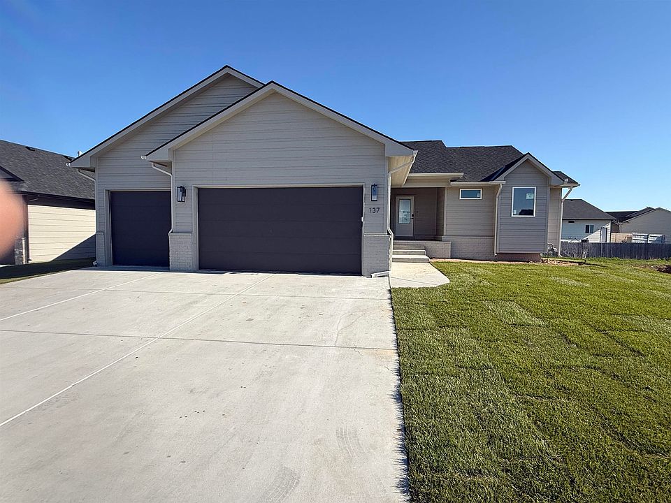 1st image of 137 E Poplar Cir
