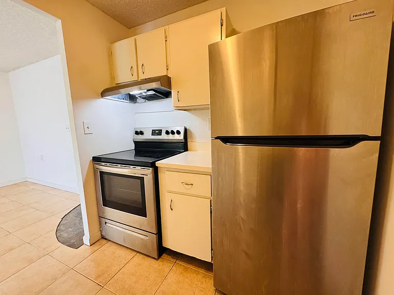 1068 N Benoist Farms Rd #302 — Photo 46