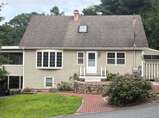 24 Quail Hollow Rd, Mashpee, MA 02649