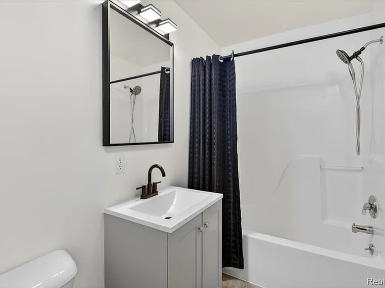 48 Broadway St #D — Photo 20