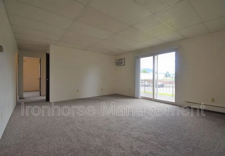 805 W Villard St #7 — Photo 2