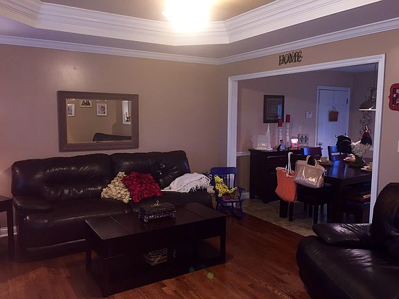 3rd image of 128 Shady Oaks Dr
