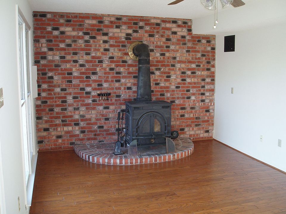 2nd image of 84 Acorn Cir