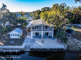 5285 Circle Dr, Weeki Wachee, FL 34607