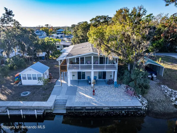 5285 Circle Dr, Weeki Wachee, FL 34607