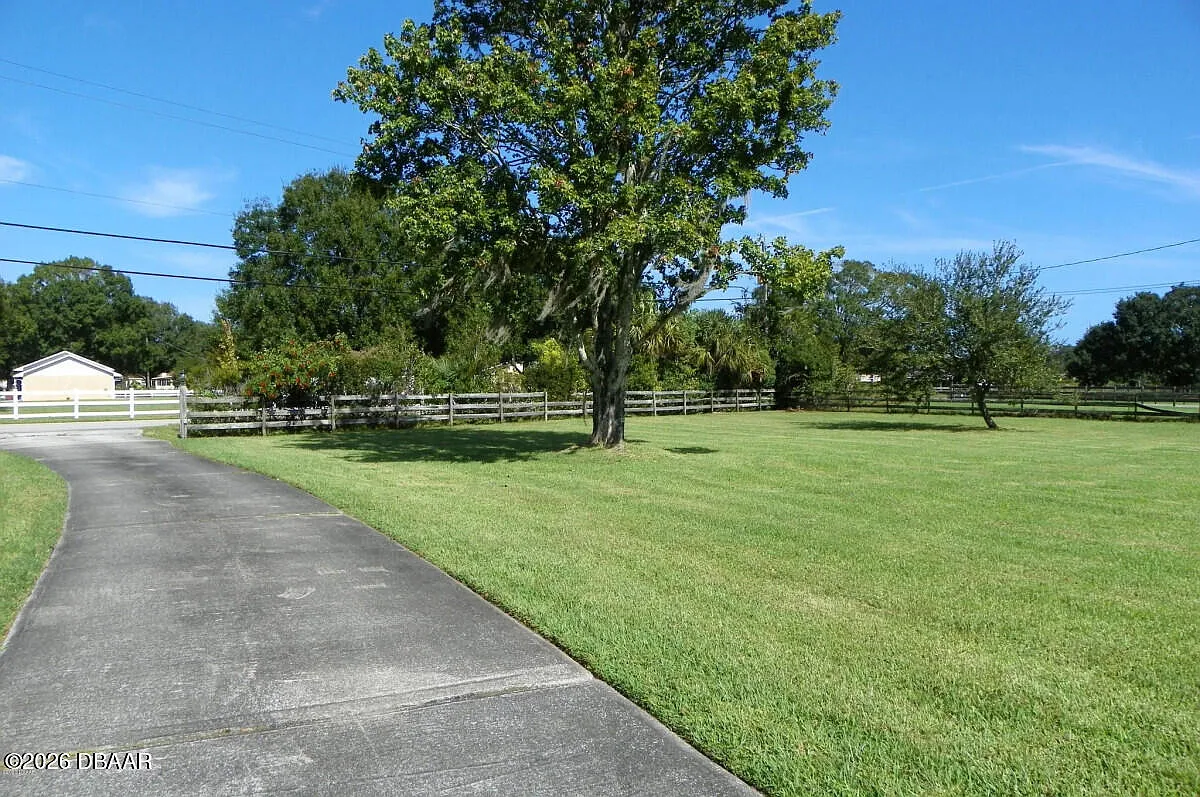 3 bed, 2.0 bath, 1661 sqft, $2,450 — Photo 2