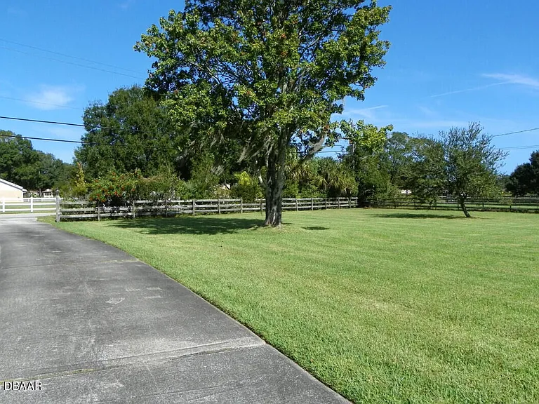 2045 Taylor Rd — Photo 2