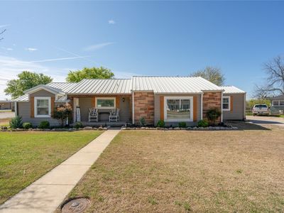 243 W Live Oak St, Jacksboro, TX, 76458