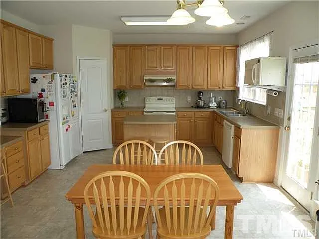 5413 Glorietta Cir — Photo 2