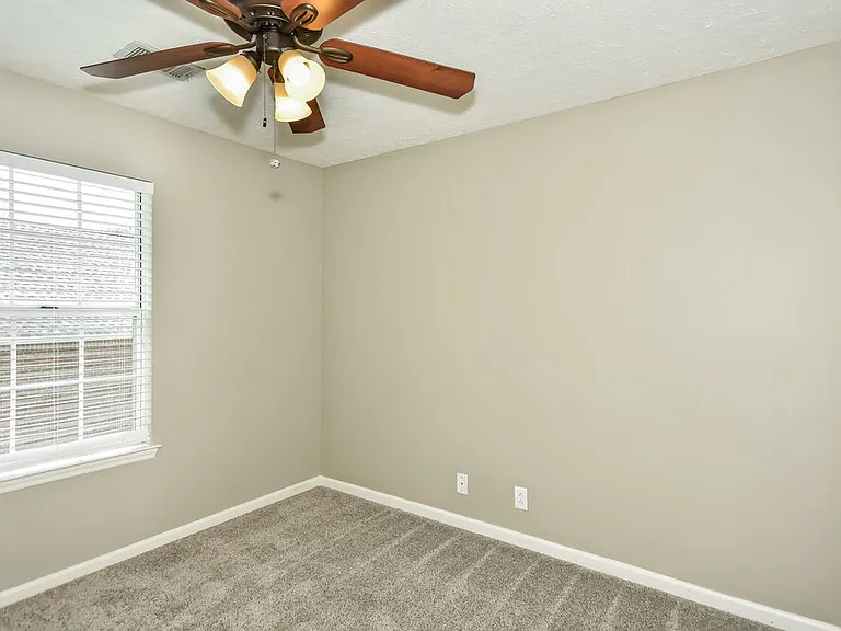 142 S Birchwood Dr — Photo 15